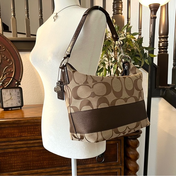 COACH Signature Canvas Shoulder Bag, No. F13581 - Picture 9 of 10